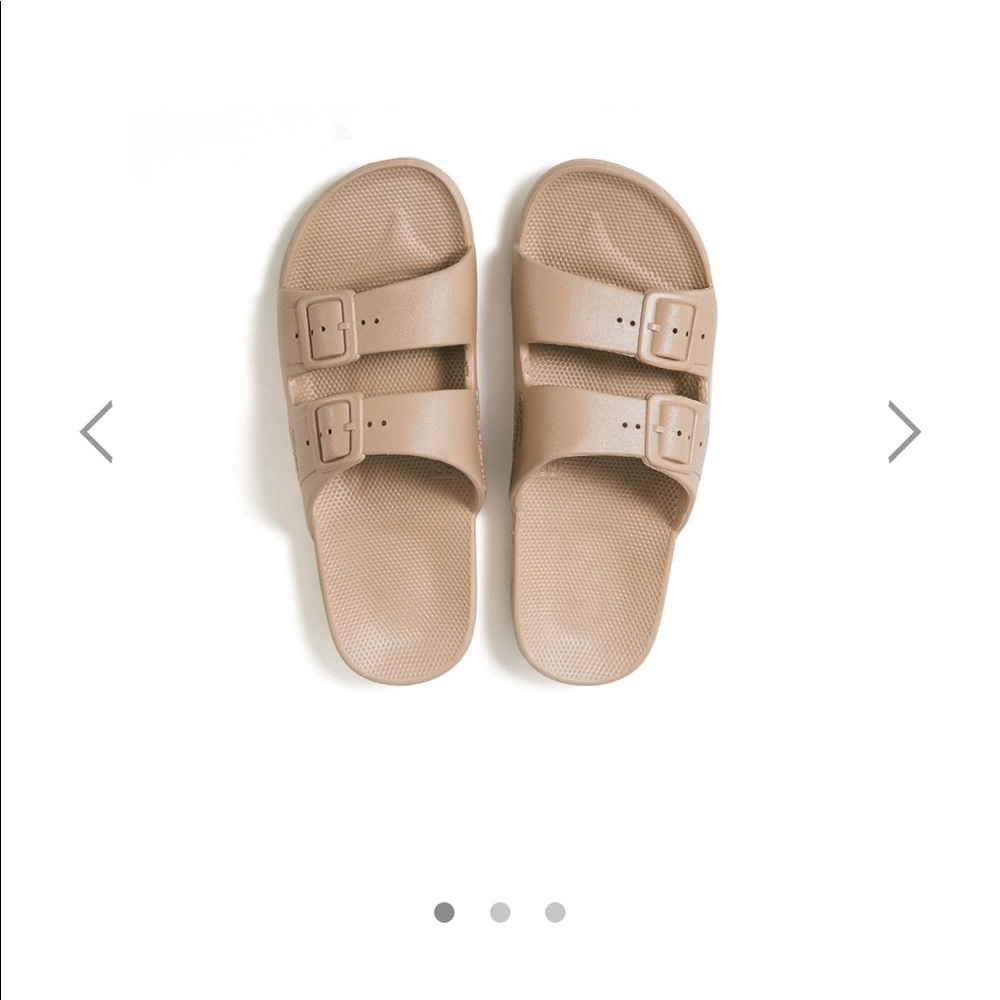 *NWT* Freedom Moses Sands Slides